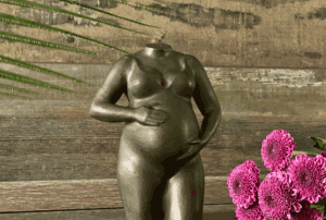 Een metaal 3D Beeldje van zwangere buik